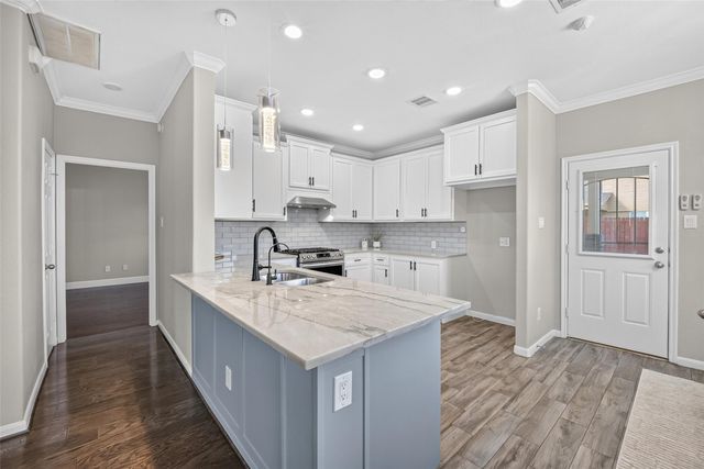 2115 Weathersfield Trace Circle, Houston, TX 77014