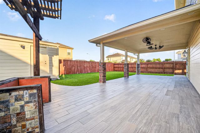 2115 Weathersfield Trace Circle, Houston, TX 77014