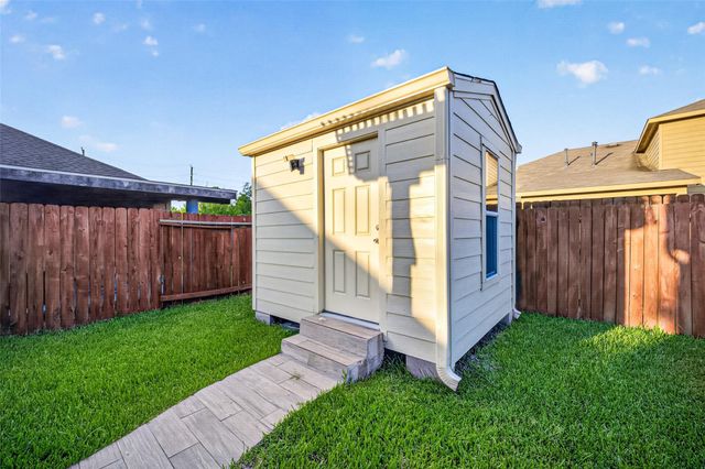 2115 Weathersfield Trace Circle, Houston, TX 77014
