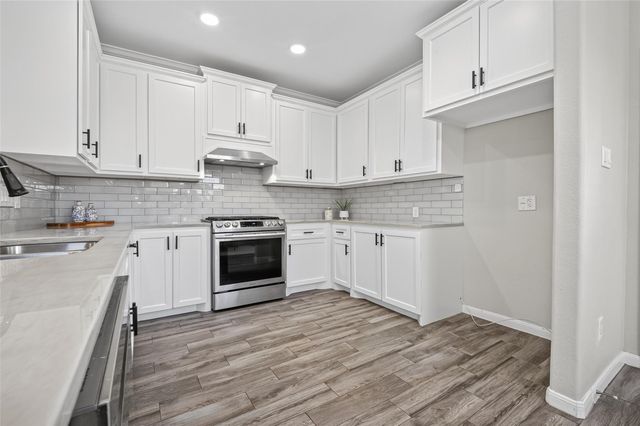 2115 Weathersfield Trace Circle, Houston, TX 77014