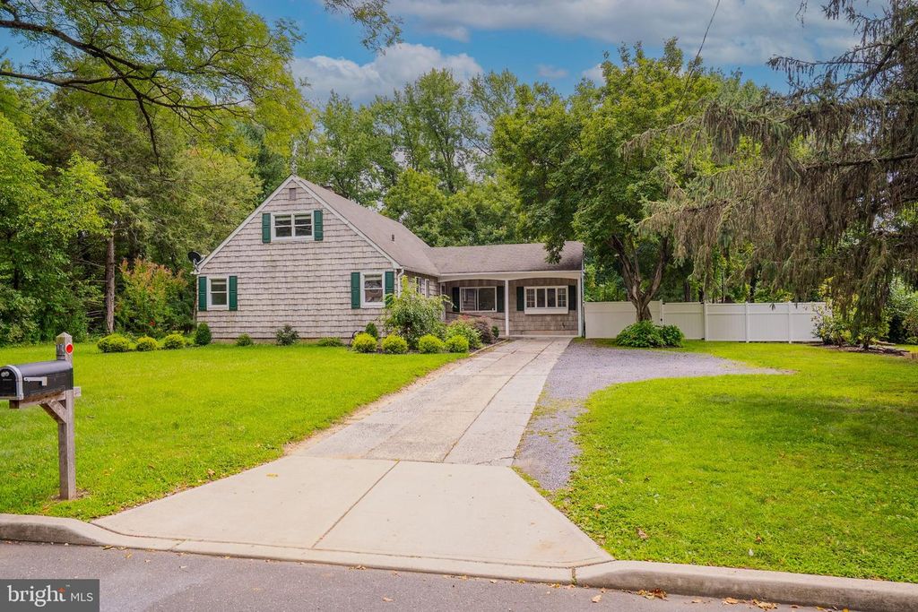 11 HOLLAND LN, East Windsor Twp, NJ 08512