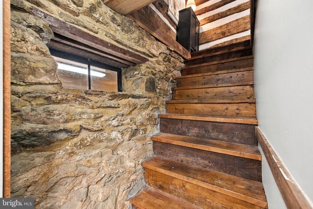 12986 FURNACE MOUNTAIN RD, Lovettsville, VA 20180