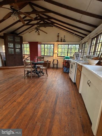 12986 FURNACE MOUNTAIN RD, Lovettsville, VA 20180