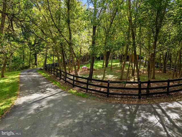 12986 FURNACE MOUNTAIN RD, Lovettsville, VA 20180