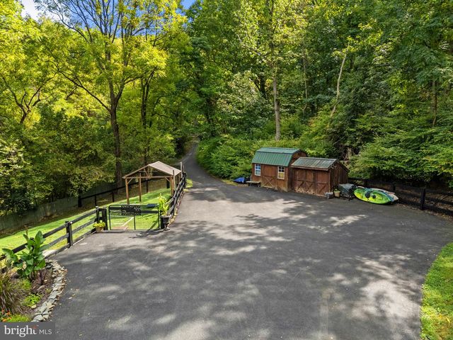 12986 FURNACE MOUNTAIN RD, Lovettsville, VA 20180