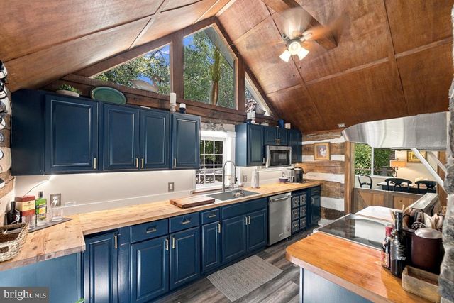 12986 FURNACE MOUNTAIN RD, Lovettsville, VA 20180