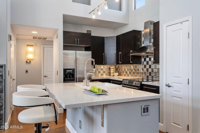 15221 N CLUBGATE Drive 2059, Scottsdale, AZ 85254