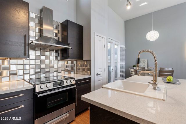 15221 N CLUBGATE Drive 2059, Scottsdale, AZ 85254