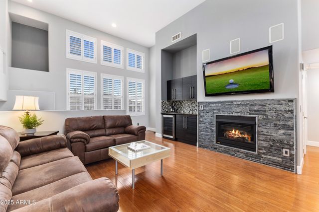 15221 N CLUBGATE Drive 2059, Scottsdale, AZ 85254