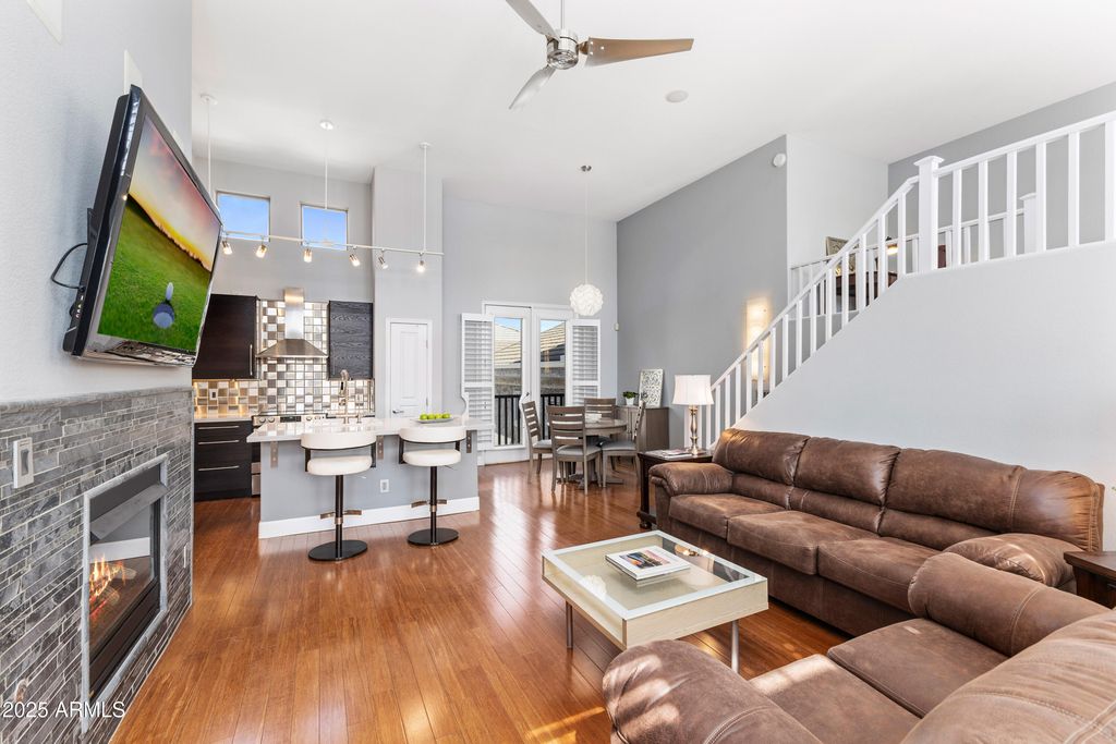 15221 N CLUBGATE Drive 2059, Scottsdale, AZ 85254