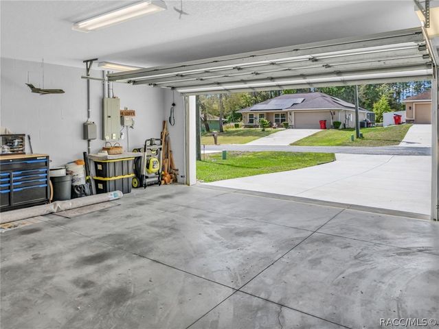 5651 N Summerfield Point, Citrus Springs, FL 34434