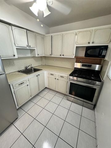 720 Collins Avenue 309, Miami Beach, FL 33139