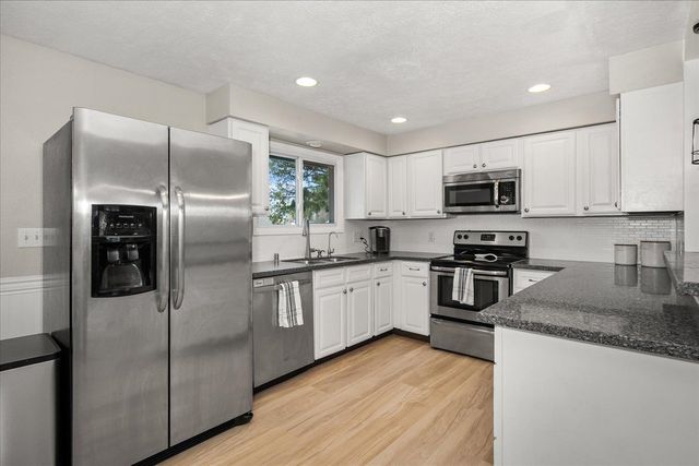 320 W Chatham Ct, Spokane, WA 99218