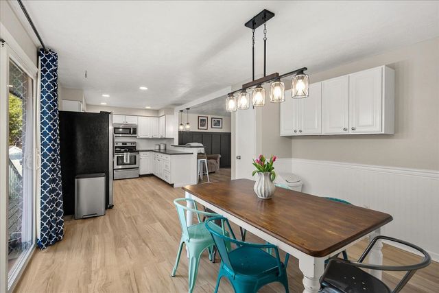 320 W Chatham Ct, Spokane, WA 99218