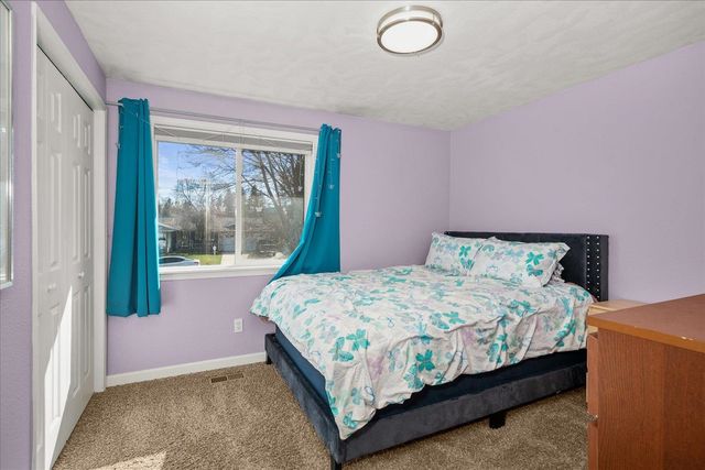 320 W Chatham Ct, Spokane, WA 99218