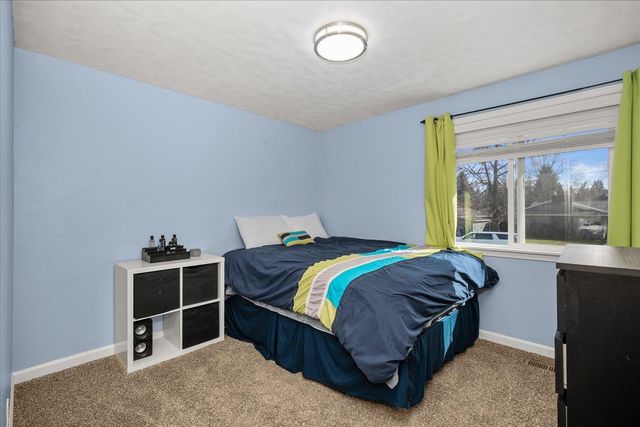 320 W Chatham Ct, Spokane, WA 99218