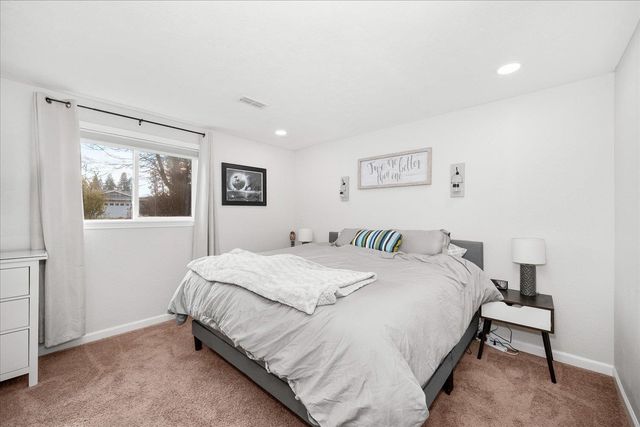 320 W Chatham Ct, Spokane, WA 99218