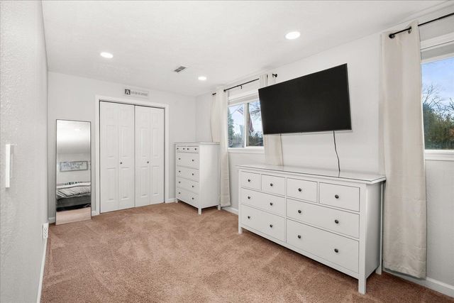 320 W Chatham Ct, Spokane, WA 99218