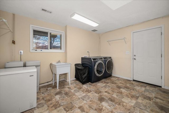 320 W Chatham Ct, Spokane, WA 99218