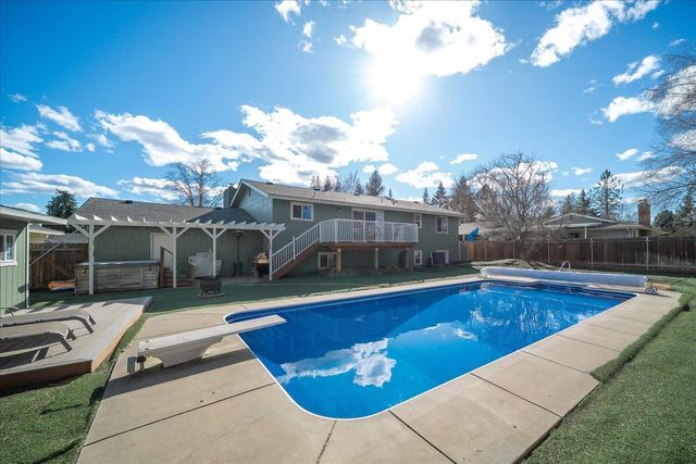 320 W Chatham Ct, Spokane, WA 99218