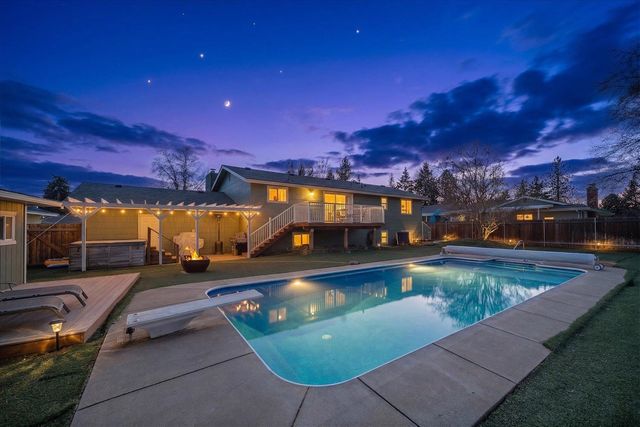 320 W Chatham Ct, Spokane, WA 99218