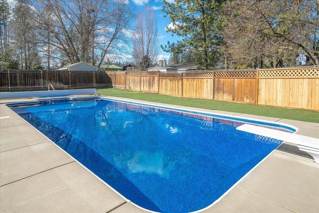 320 W Chatham Ct, Spokane, WA 99218