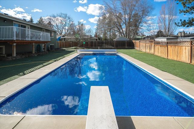 320 W Chatham Ct, Spokane, WA 99218