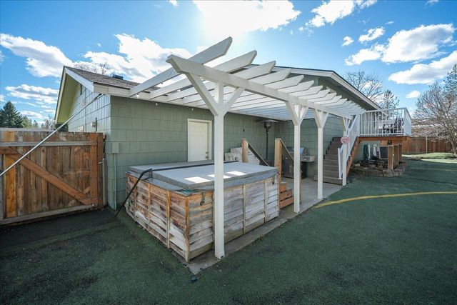 320 W Chatham Ct, Spokane, WA 99218