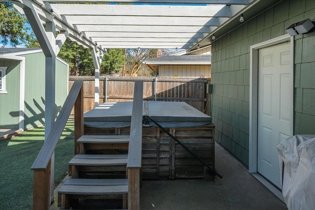 320 W Chatham Ct, Spokane, WA 99218