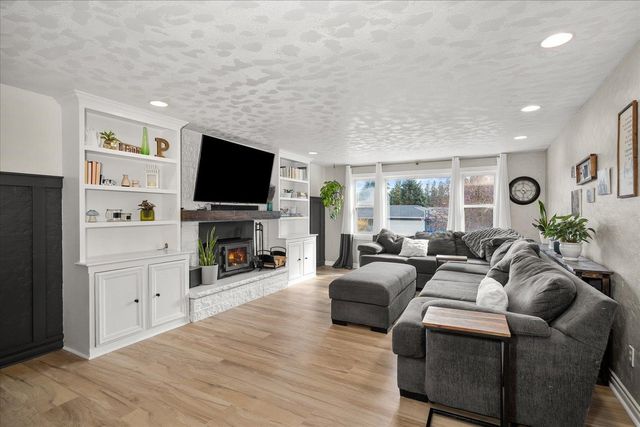 320 W Chatham Ct, Spokane, WA 99218