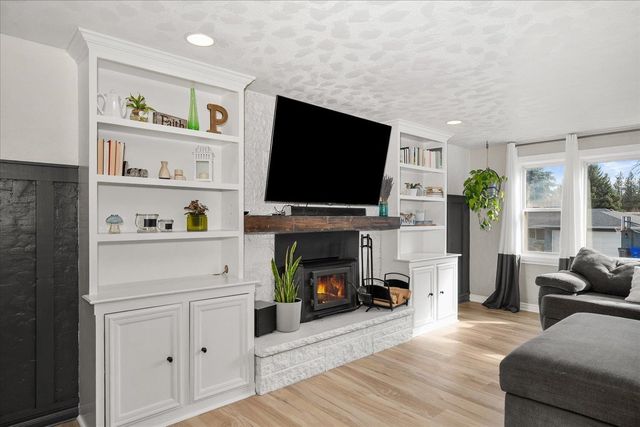 320 W Chatham Ct, Spokane, WA 99218