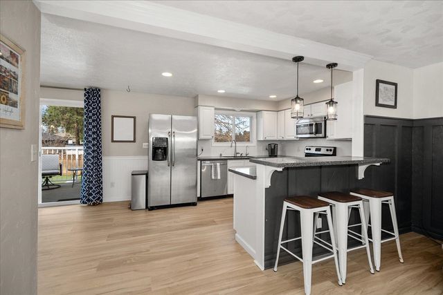 320 W Chatham Ct, Spokane, WA 99218