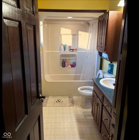 1000 Leisure Lane, Greenwood, IN 46142