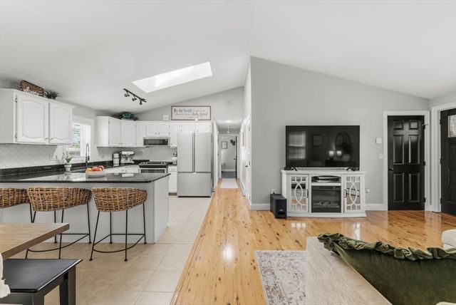 58 Bowler St, Fall River, MA 02723