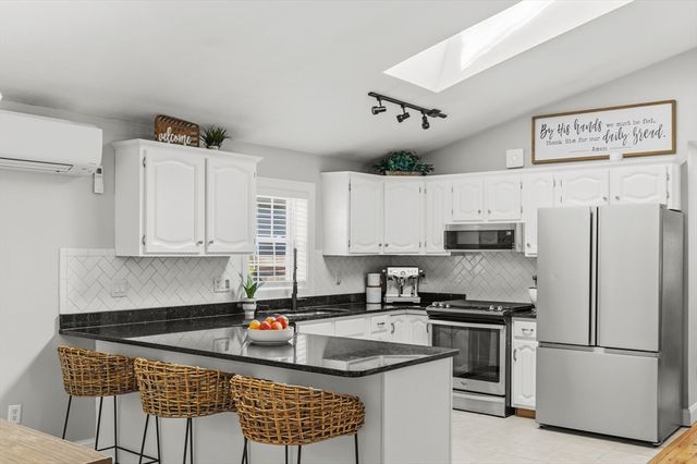 58 Bowler St, Fall River, MA 02723