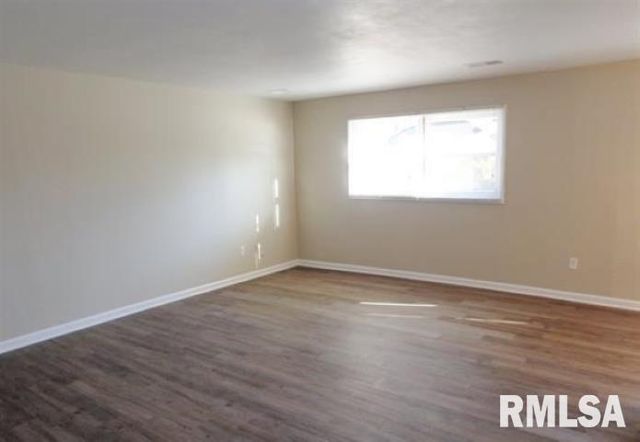 5229 N Montclair Ave Apt 2, Peoria Heights, IL 61616
