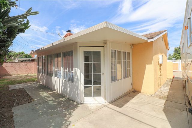 2432 W Rainbow Avenue, Anaheim, CA 92801