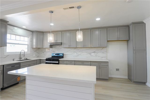 2432 W Rainbow Avenue, Anaheim, CA 92801