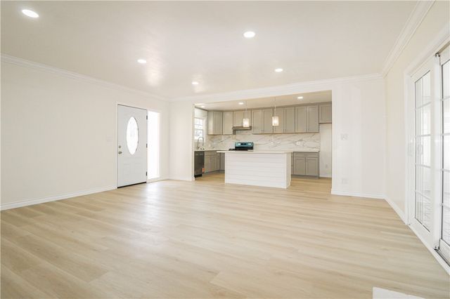 2432 W Rainbow Avenue, Anaheim, CA 92801