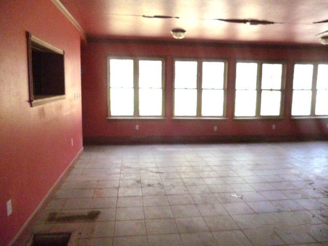 110 N Church St, Erin, TN 37061