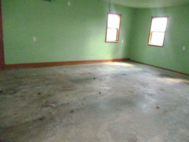 110 N Church St, Erin, TN 37061