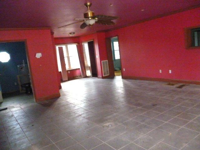 110 N Church St, Erin, TN 37061