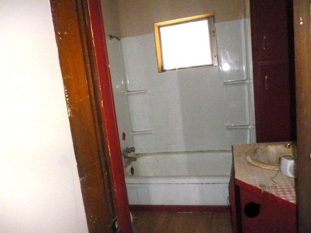 110 N Church St, Erin, TN 37061