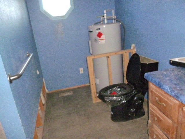 110 N Church St, Erin, TN 37061