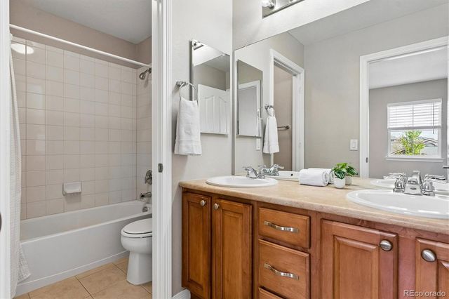6196 S Millbrook Way, Aurora, CO 80016