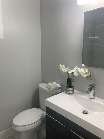 3328 W Le Moyne Street 1, Chicago, IL 60651