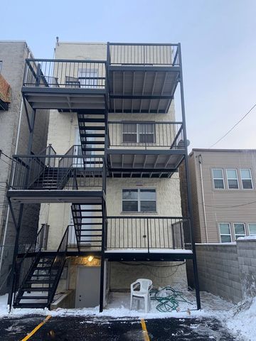 3328 W Le Moyne Street 1, Chicago, IL 60651