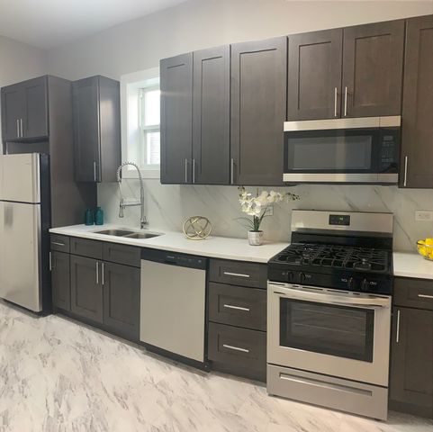 3328 W Le Moyne Street 1, Chicago, IL 60651