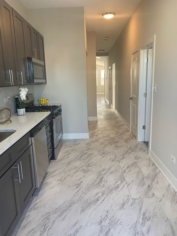 3328 W Le Moyne Street 1, Chicago, IL 60651