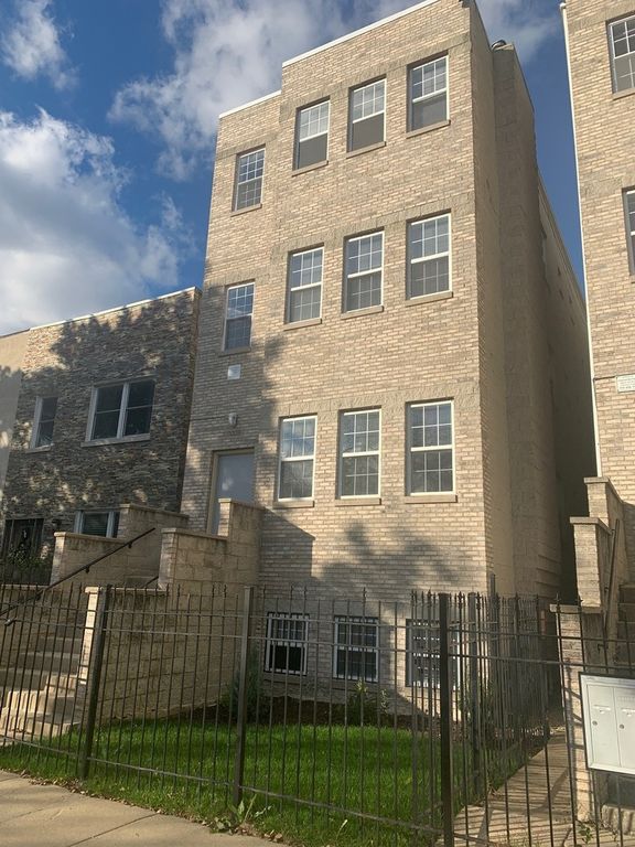 3328 W Le Moyne Street 1, Chicago, IL 60651